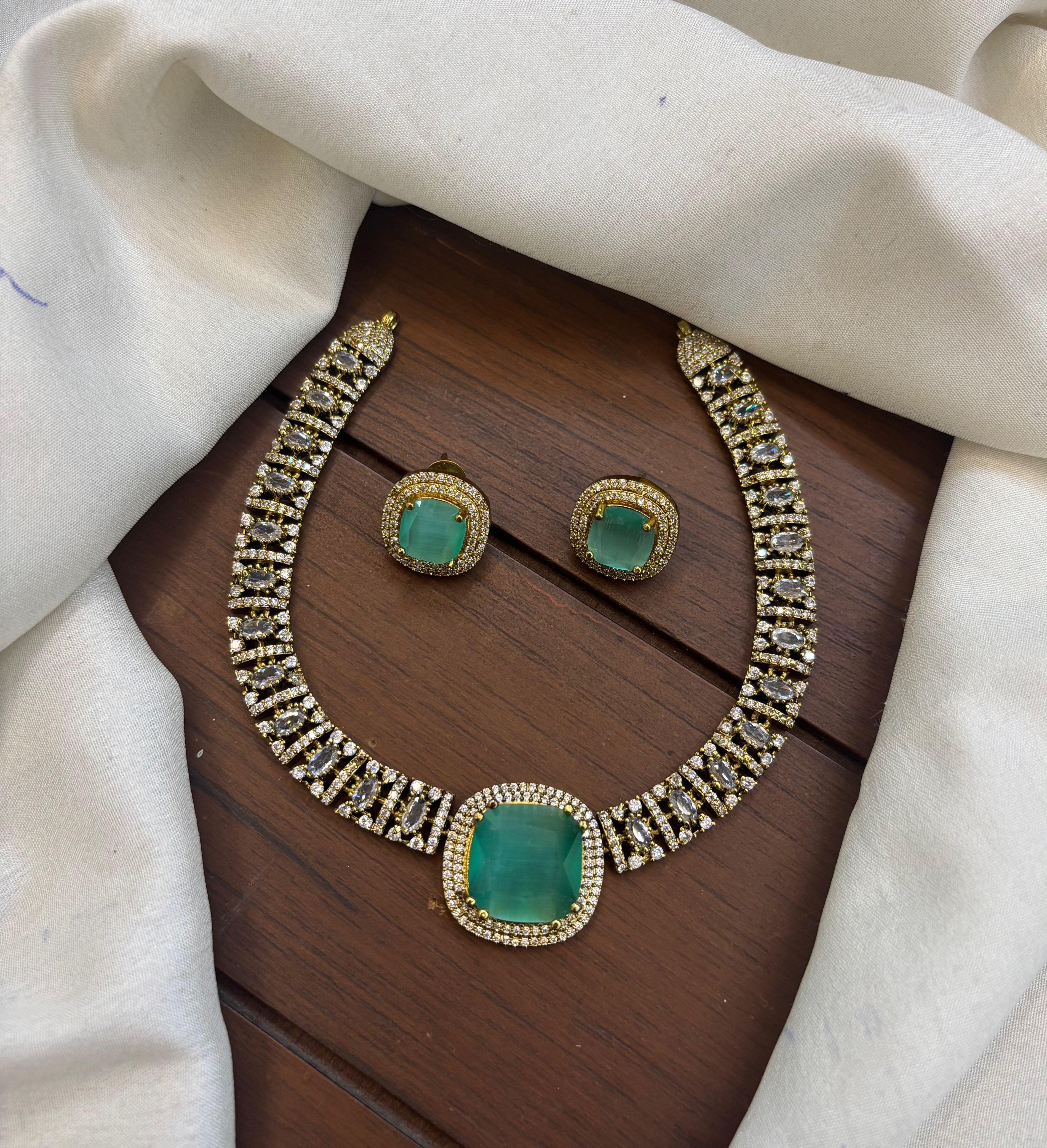 ad-stone-mehndi-polish-necklace-set