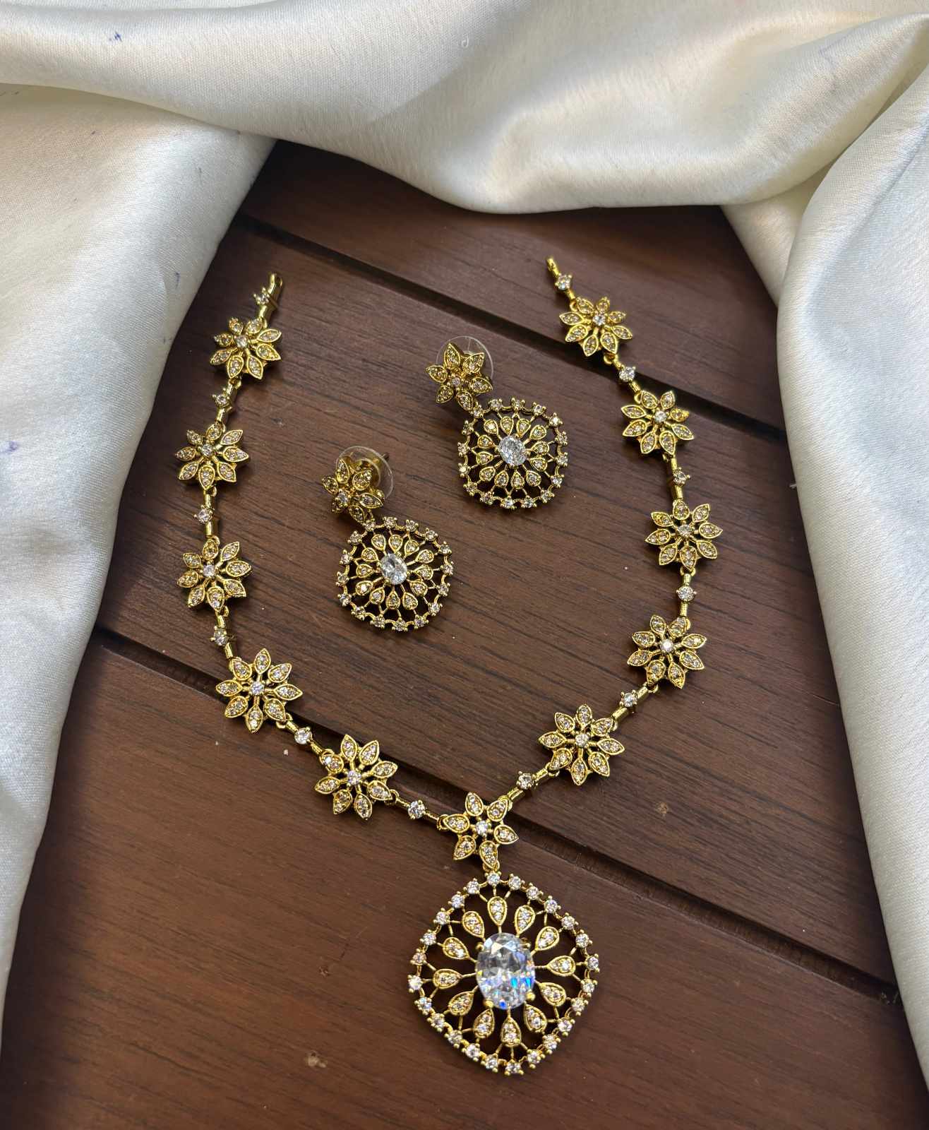 gold-finish-ad-stone-necklace-set