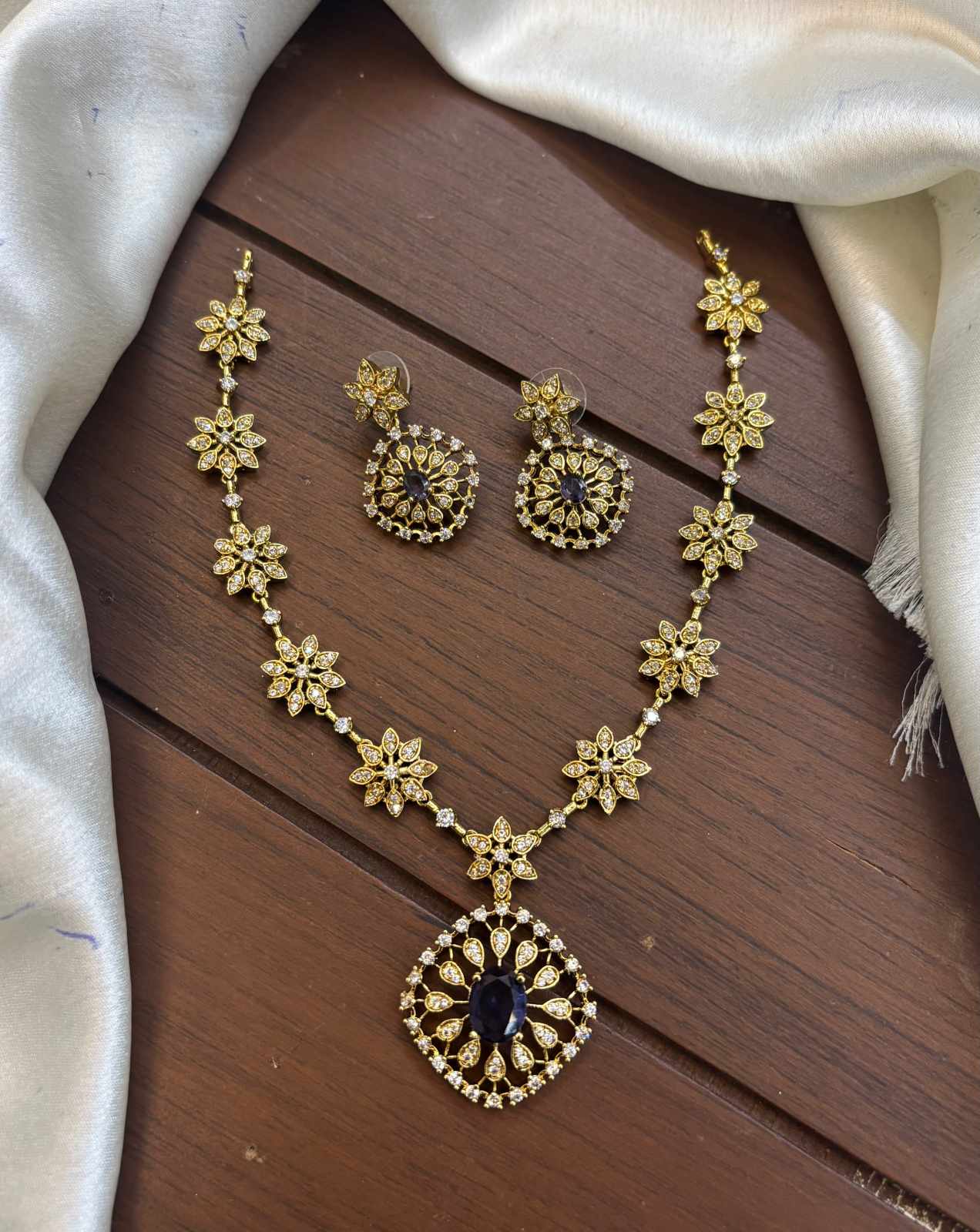 gold-finish-ad-stone-necklace-set