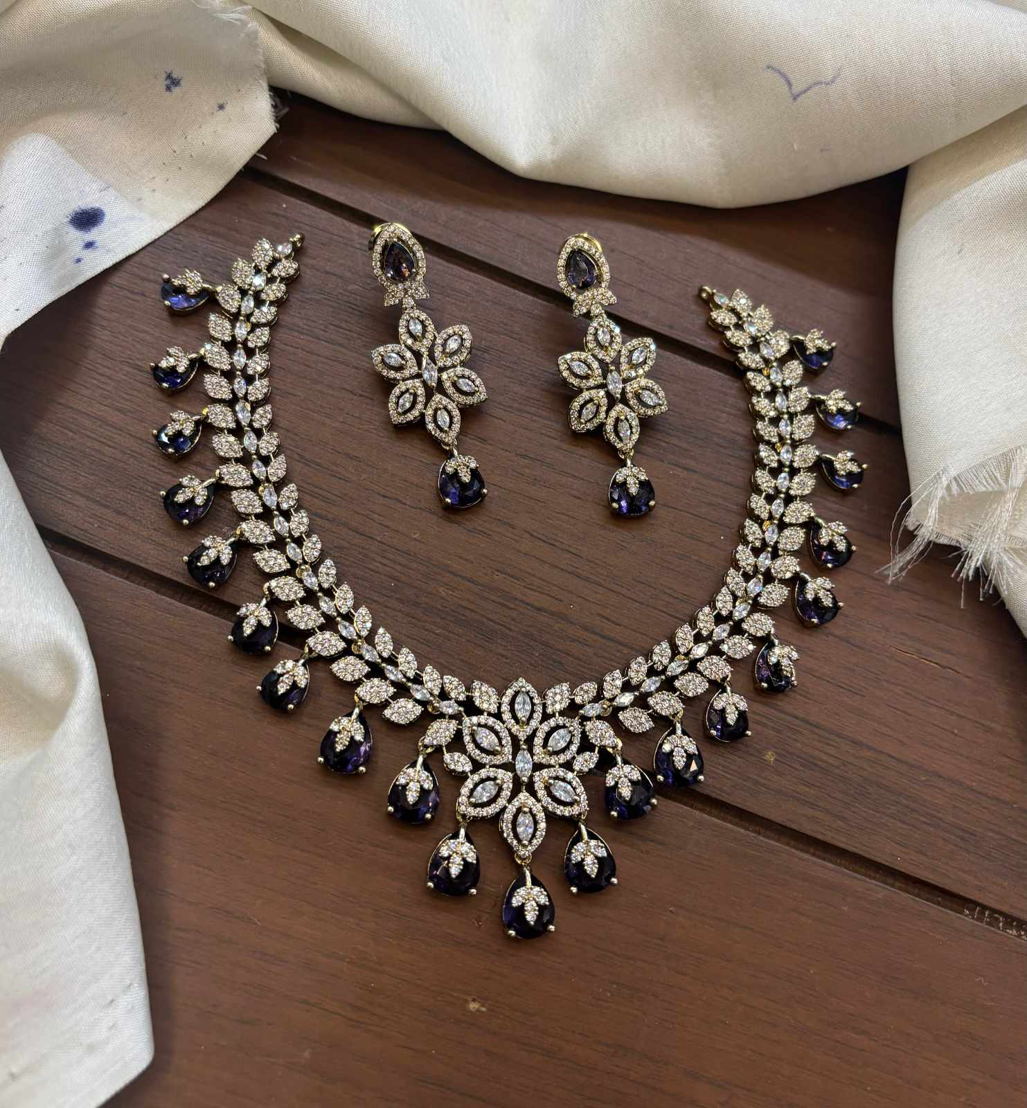 gold-polish-ad-stone-necklace-set