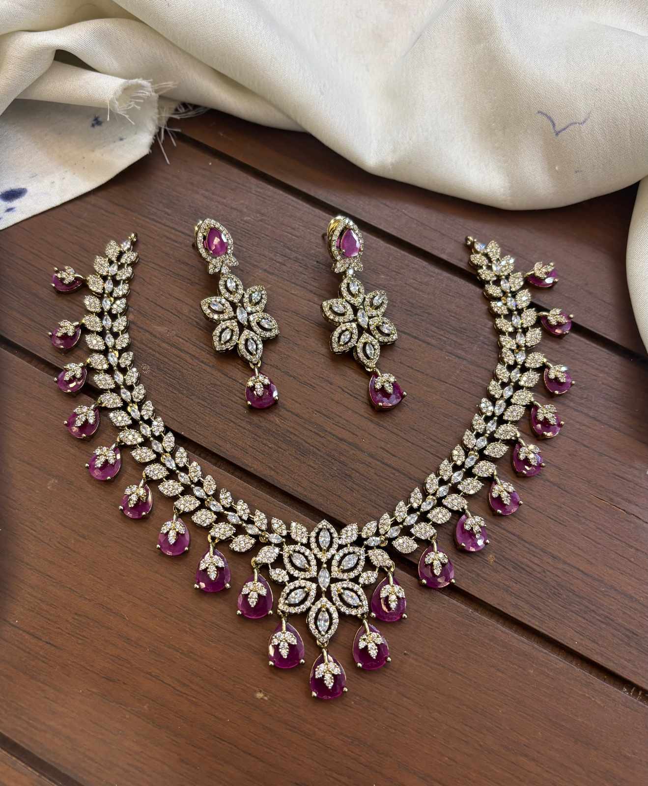 gold-polish-ad-stone-necklace-set