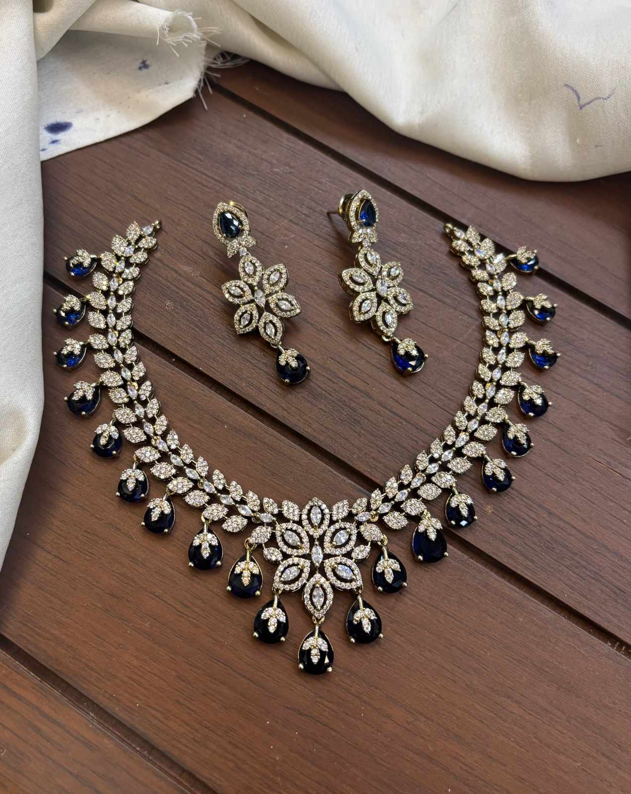 gold-polish-ad-stone-necklace-set