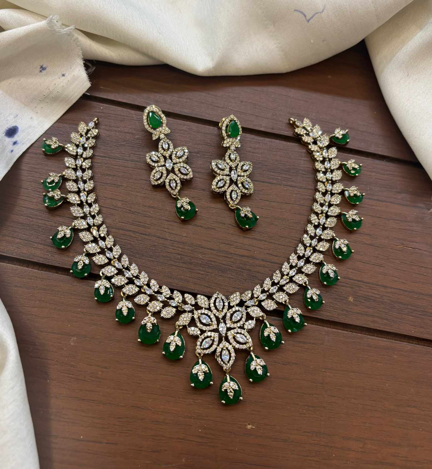gold-polish-ad-stone-necklace-set