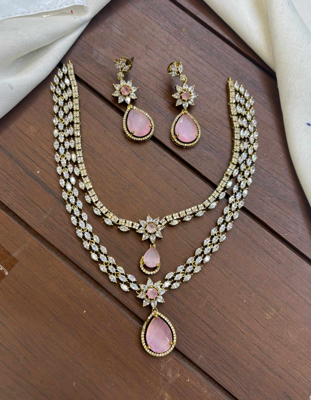 gold-polish-ad-stone-2-layer-necklace-set