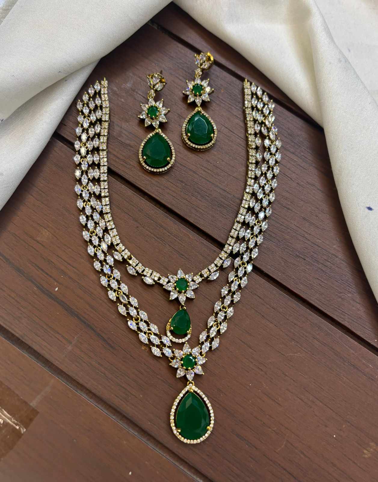 gold-polish-ad-stone-2-layer-necklace-set