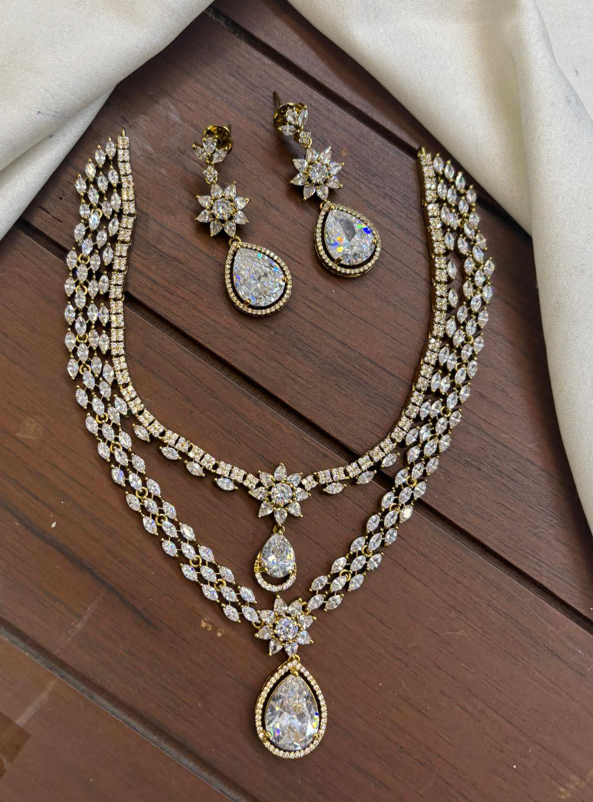 gold-polish-ad-stone-2-layer-necklace-set