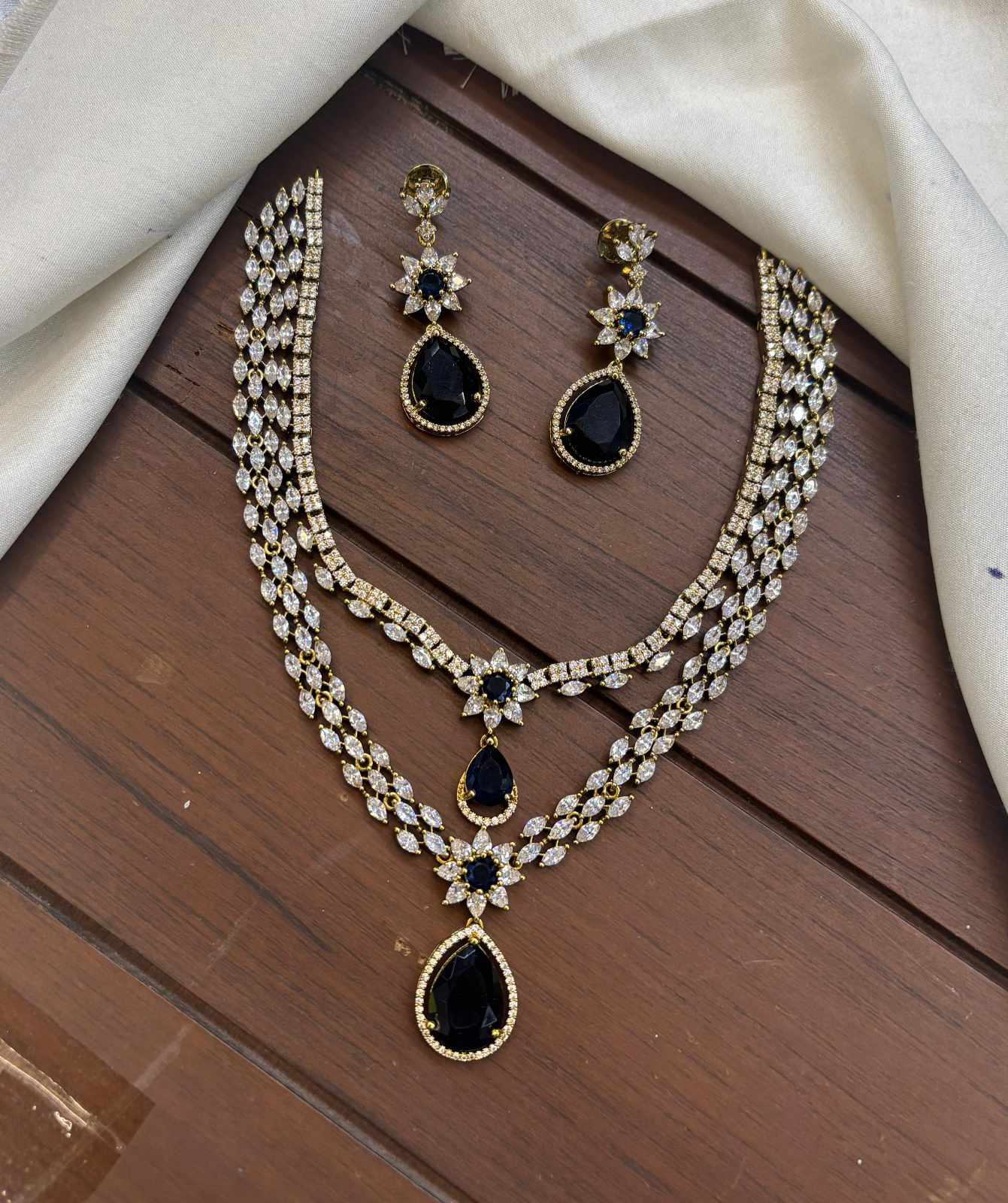 gold-polish-ad-stone-2-layer-necklace-set