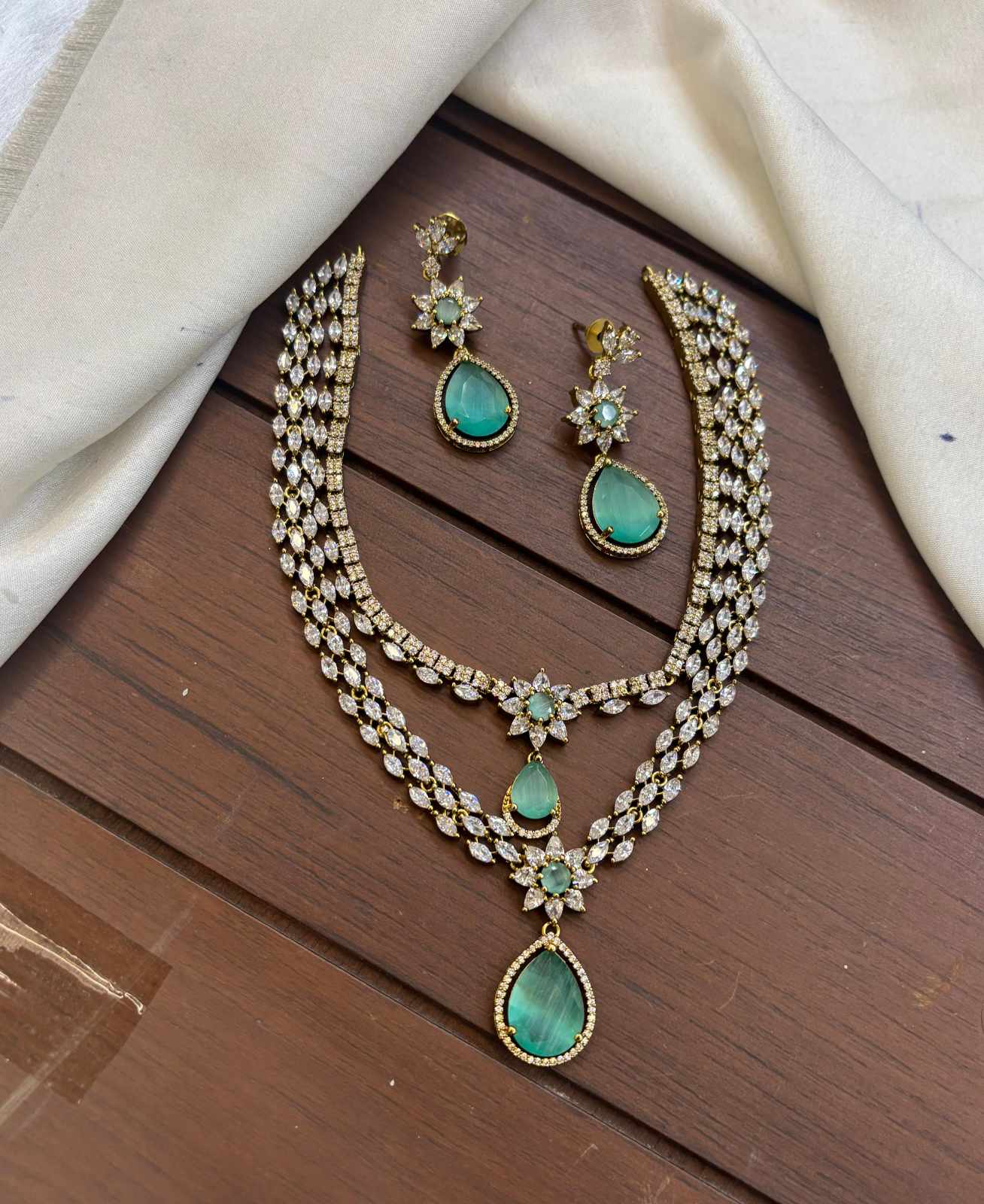 gold-polish-ad-stone-2-layer-necklace-set