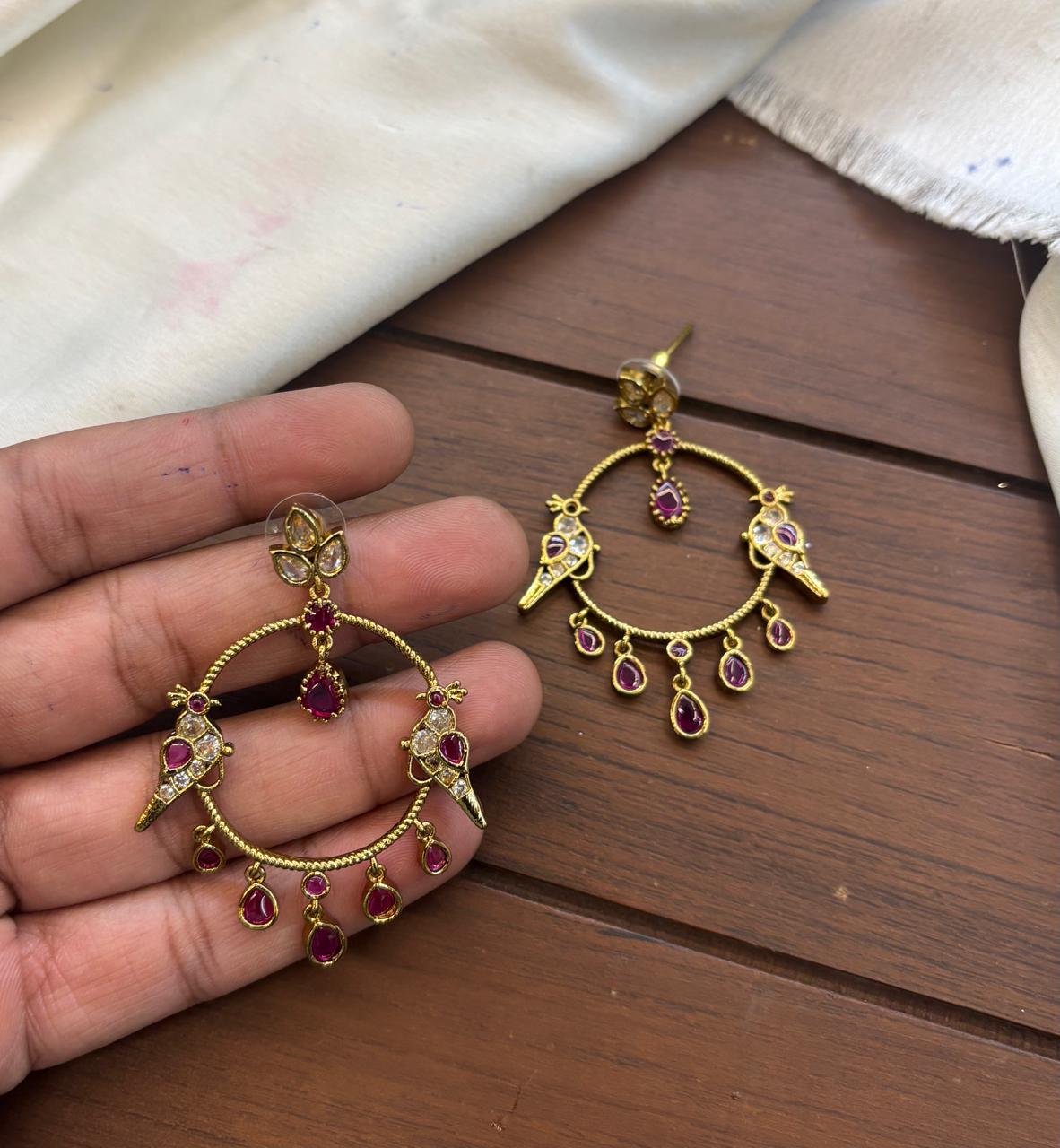 matt-finish-kemp-stone-ring-model-earrings