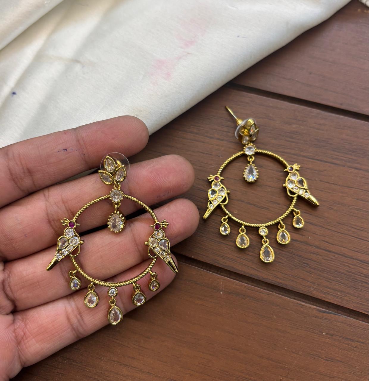 matt-finish-kemp-stone-ring-model-earrings