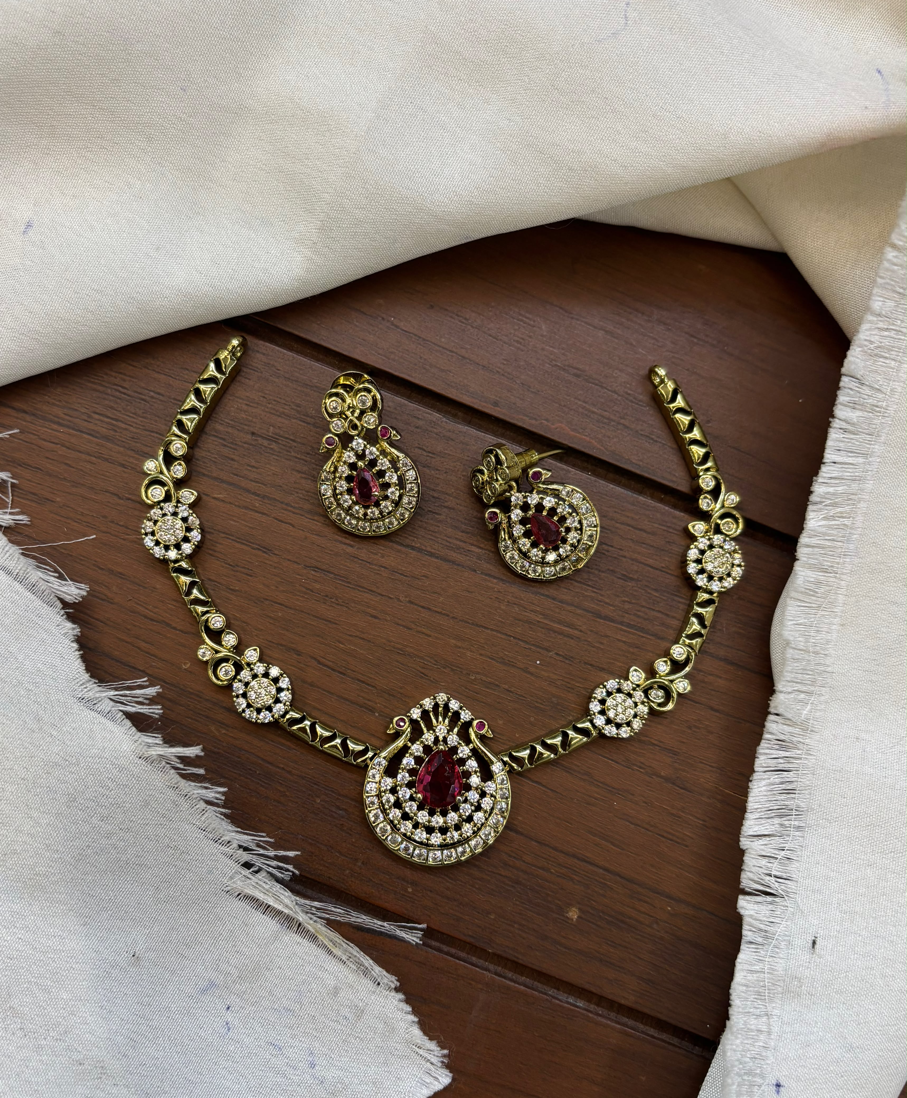 mehndi-polish-ad-stone-necklace-set