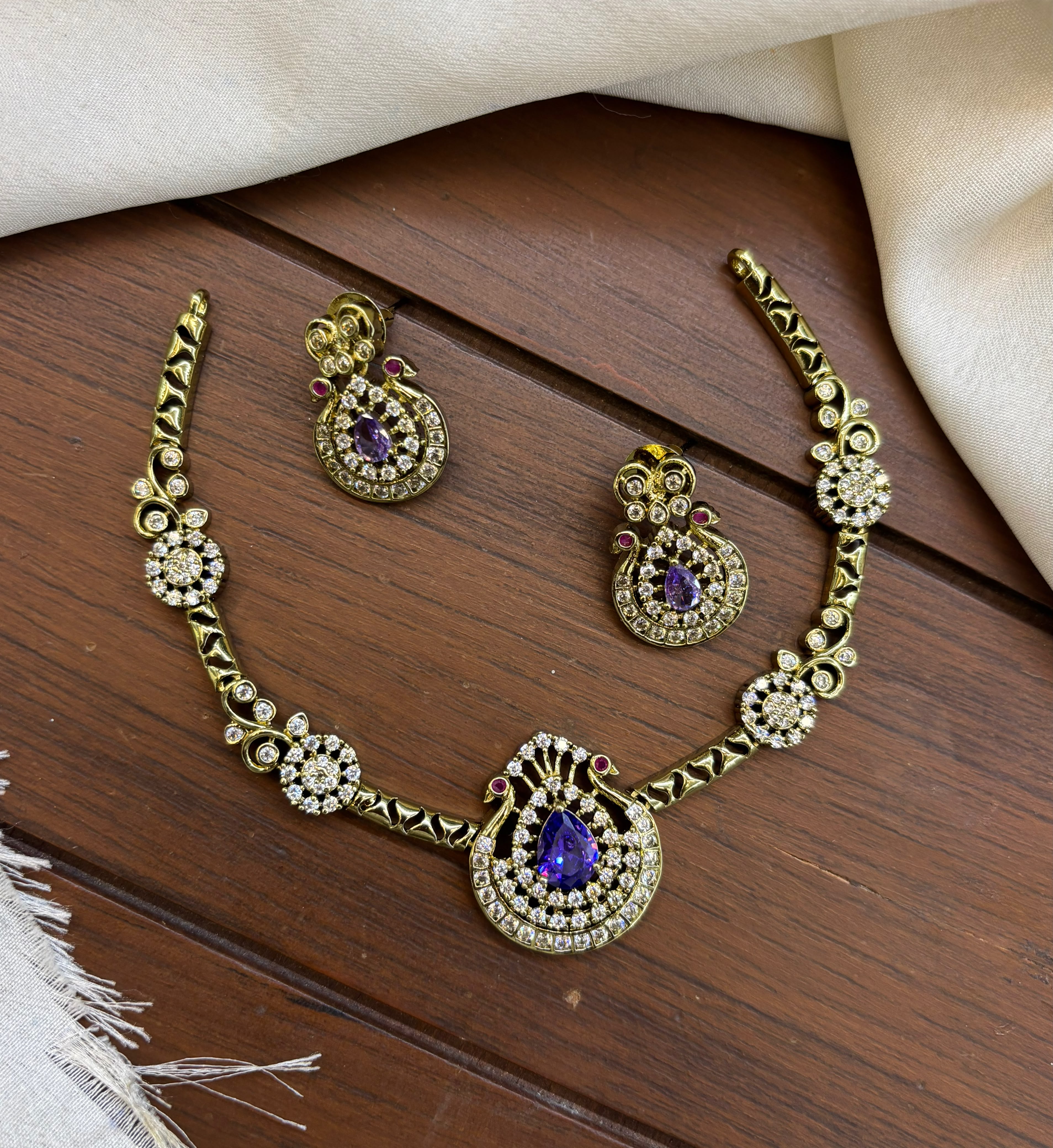mehndi-polish-ad-stone-necklace-set