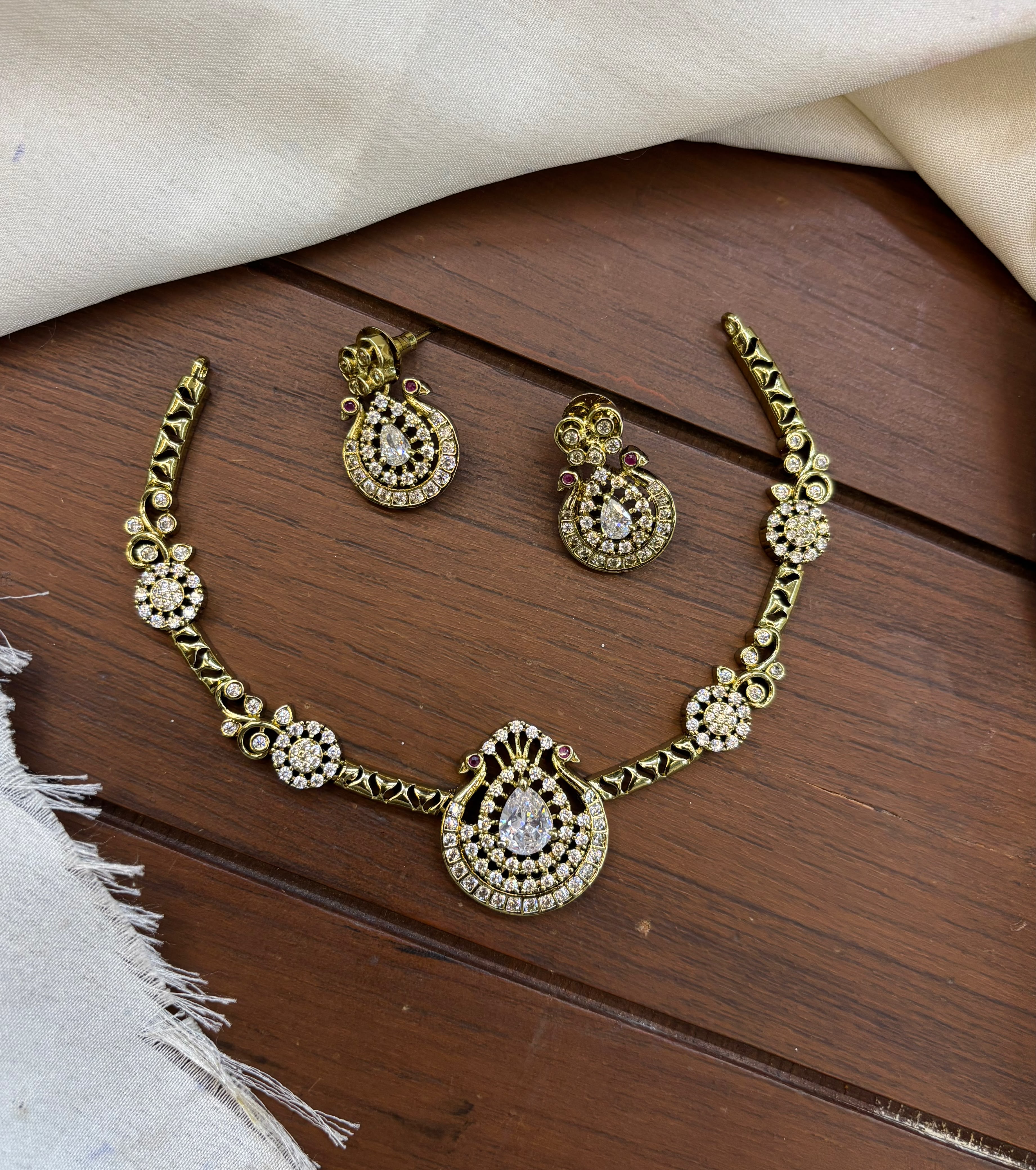 mehndi-polish-ad-stone-necklace-set