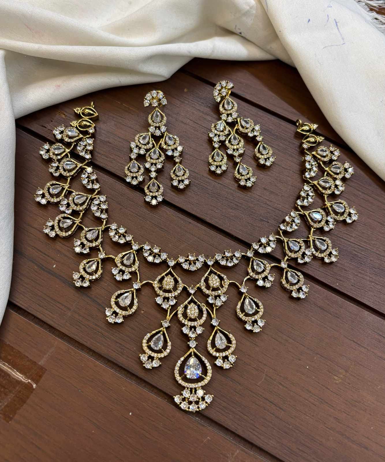victorian-polish-ad-stone-necklace-set