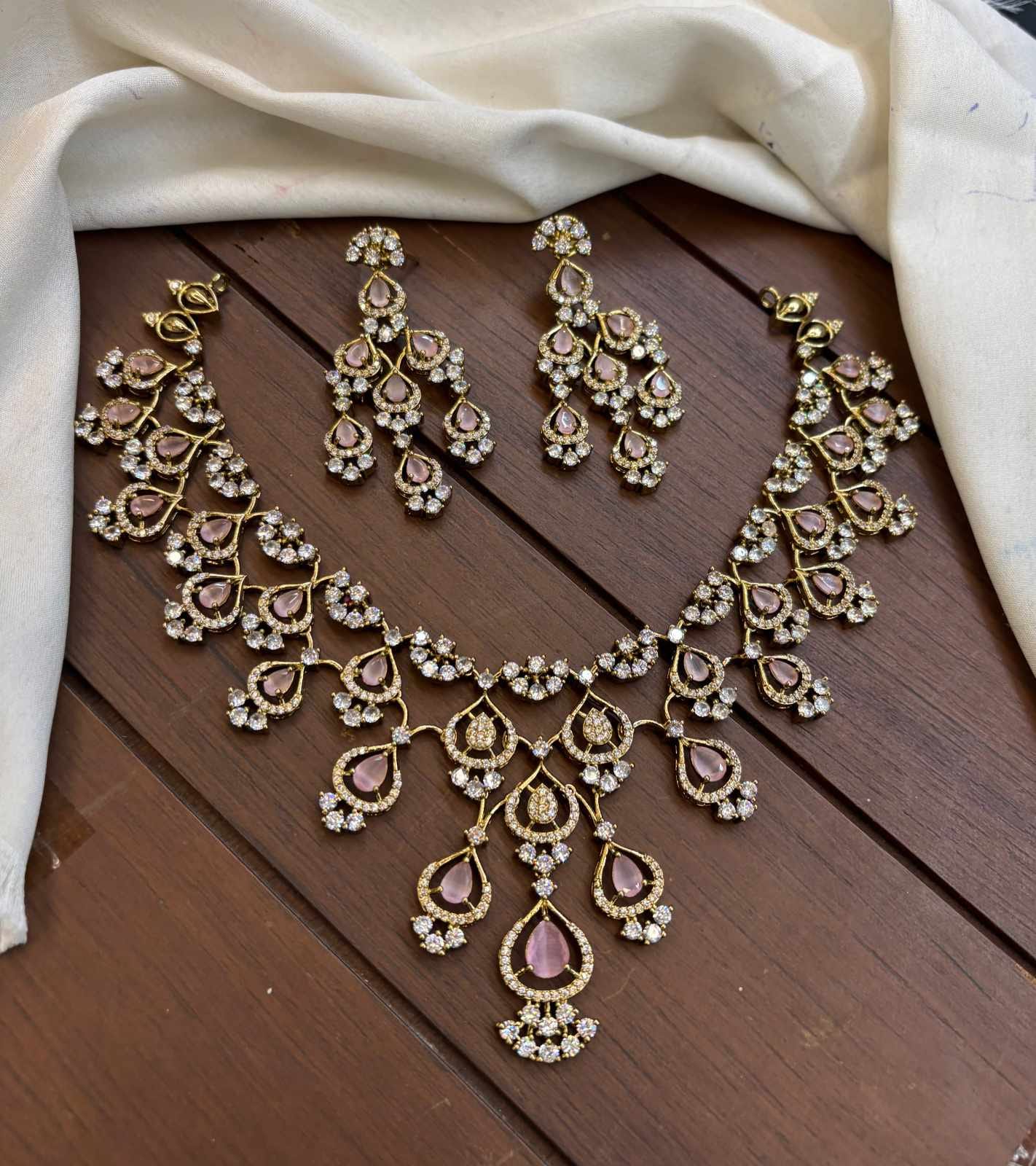 victorian-polish-ad-stone-necklace-set