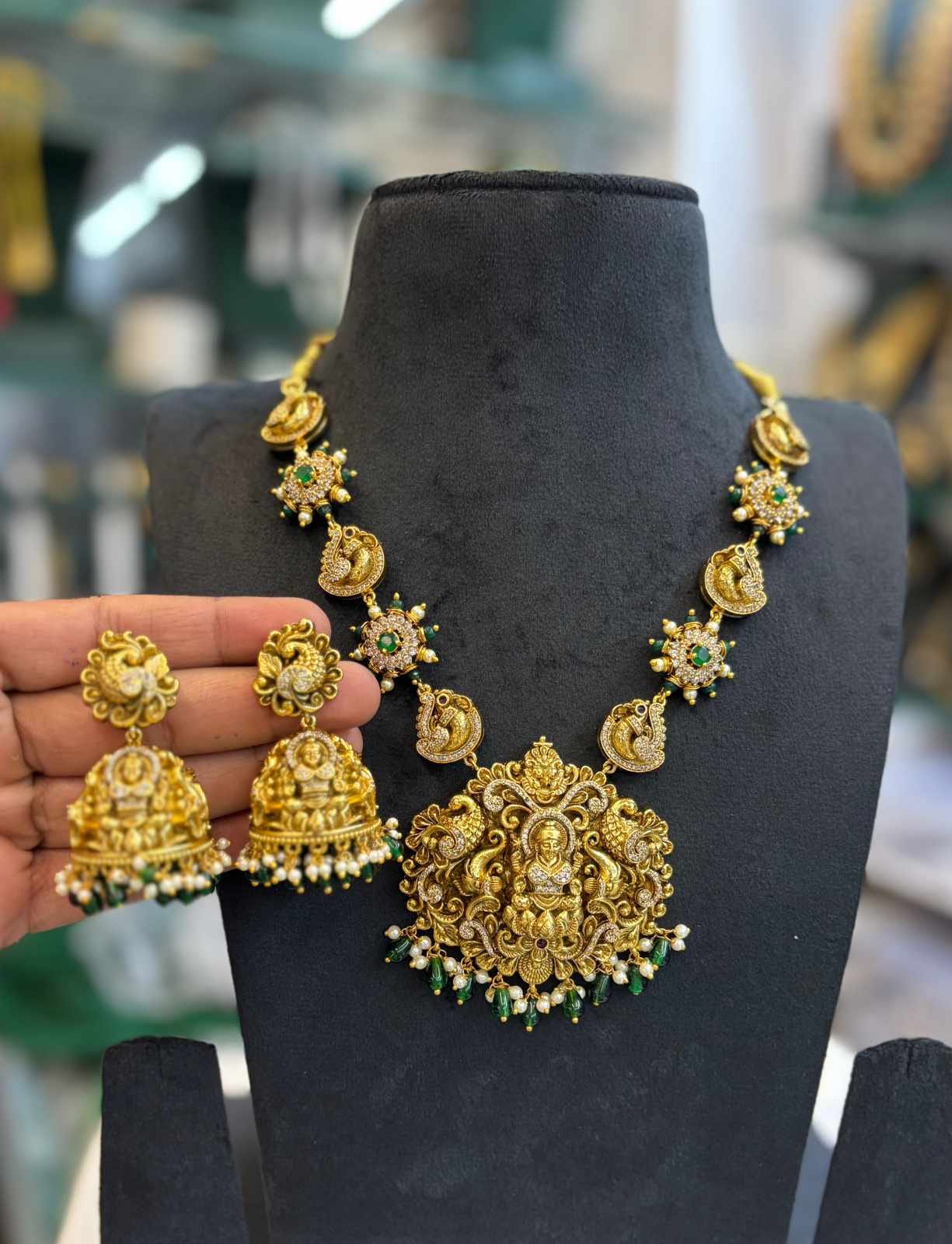 antique-finish-lakshmi-necklace-with-jhumka-set