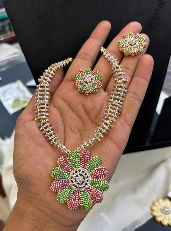 GJ Polish AD Stone Flower Necklace Set