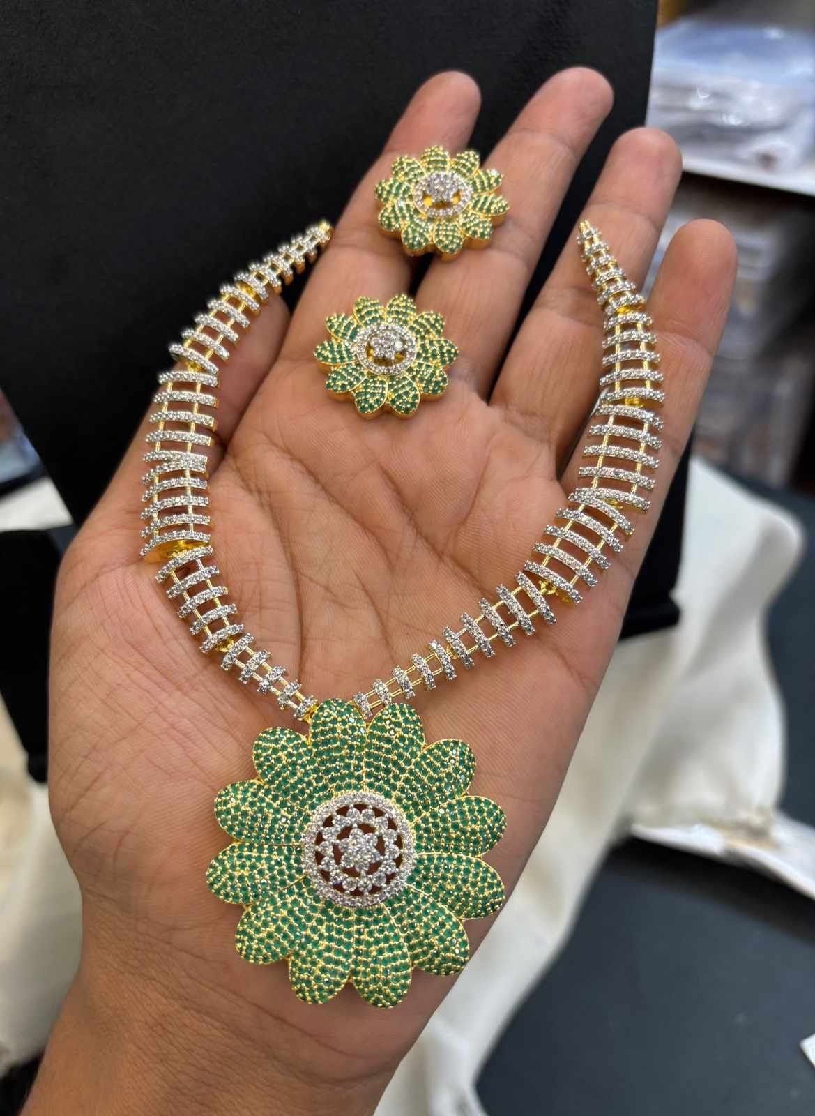 gj-polish-ad-stone-flower-necklace-set