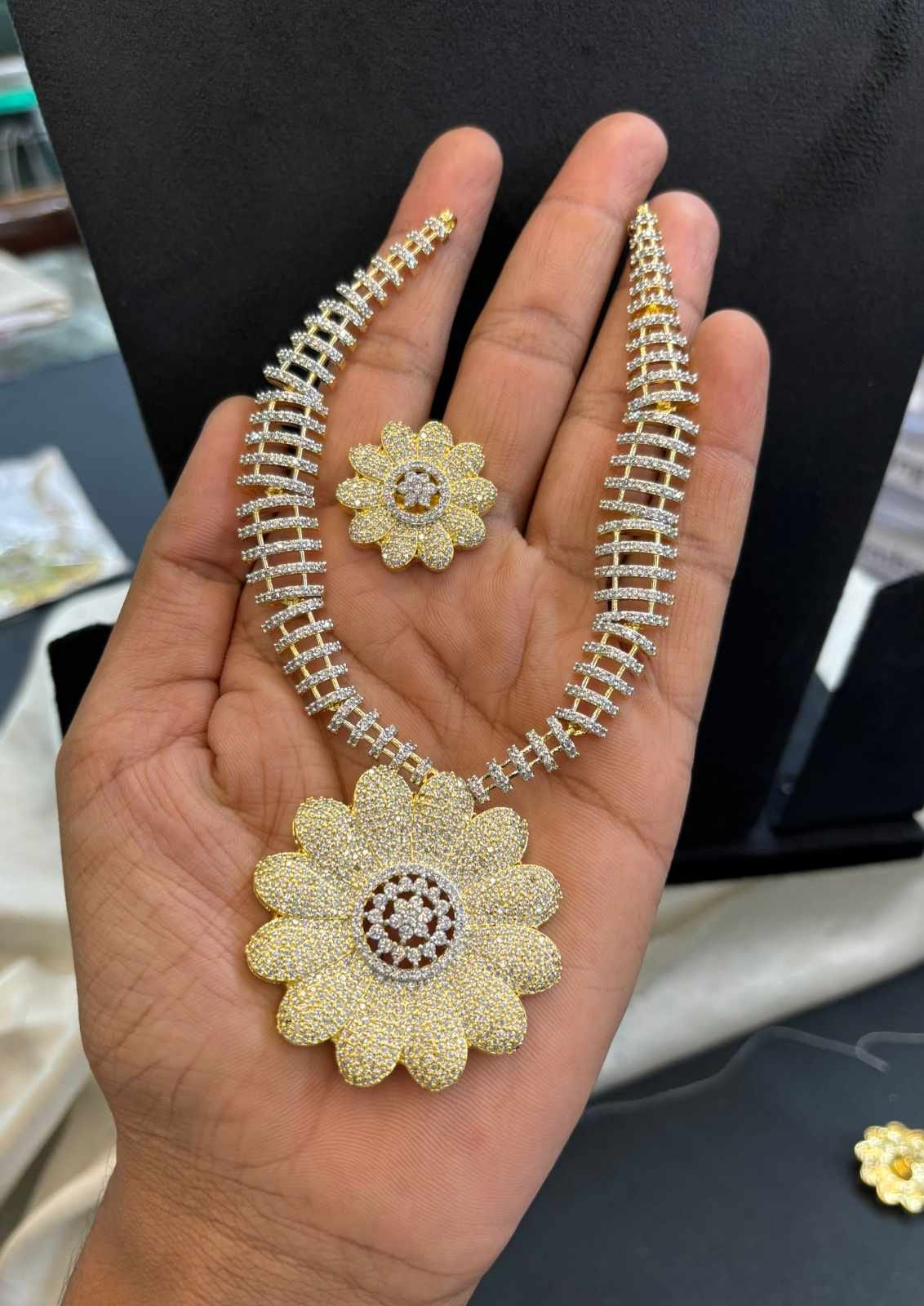 gj-polish-ad-stone-flower-necklace-set