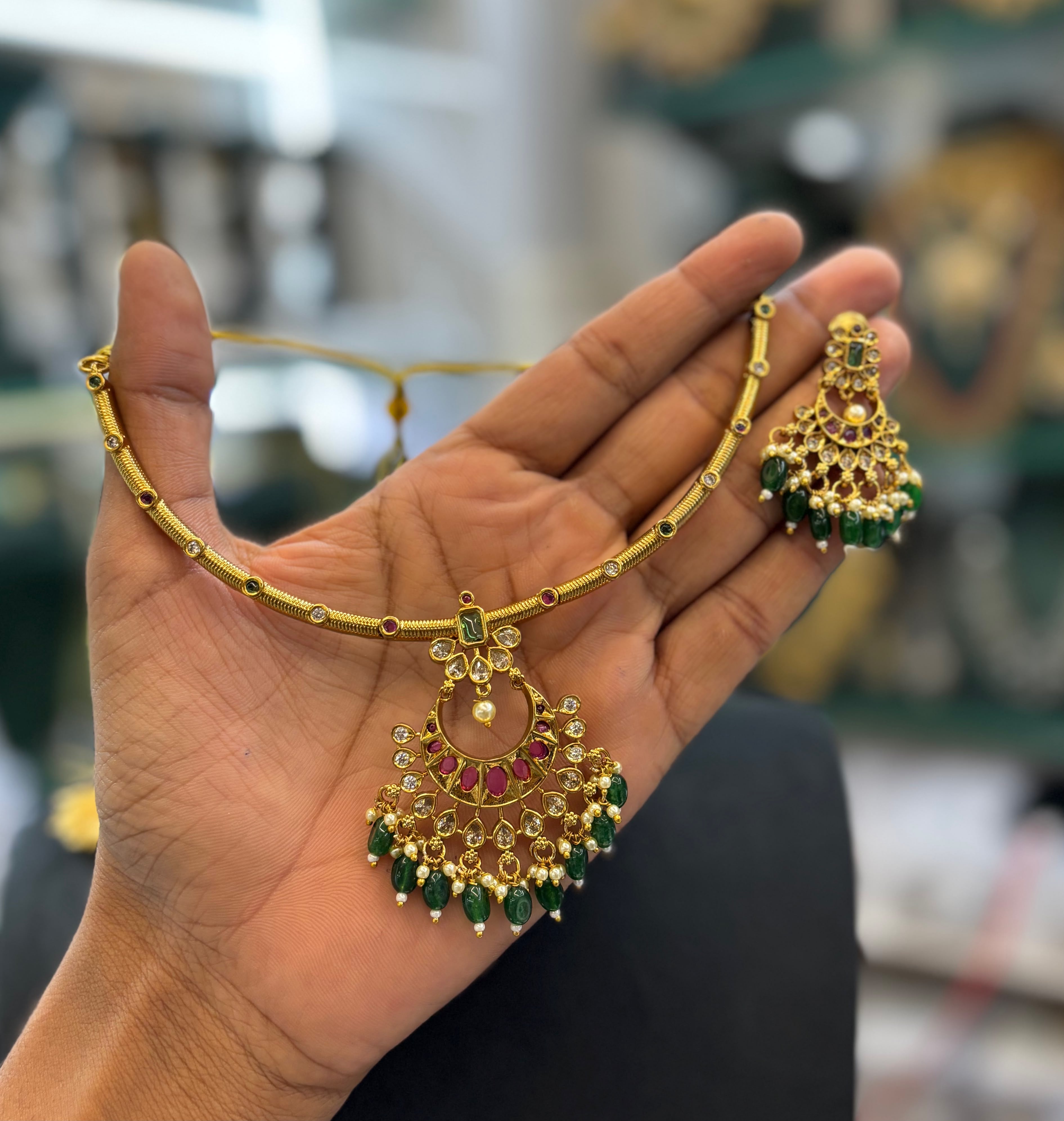 gold-finish-kemp-necklace-set