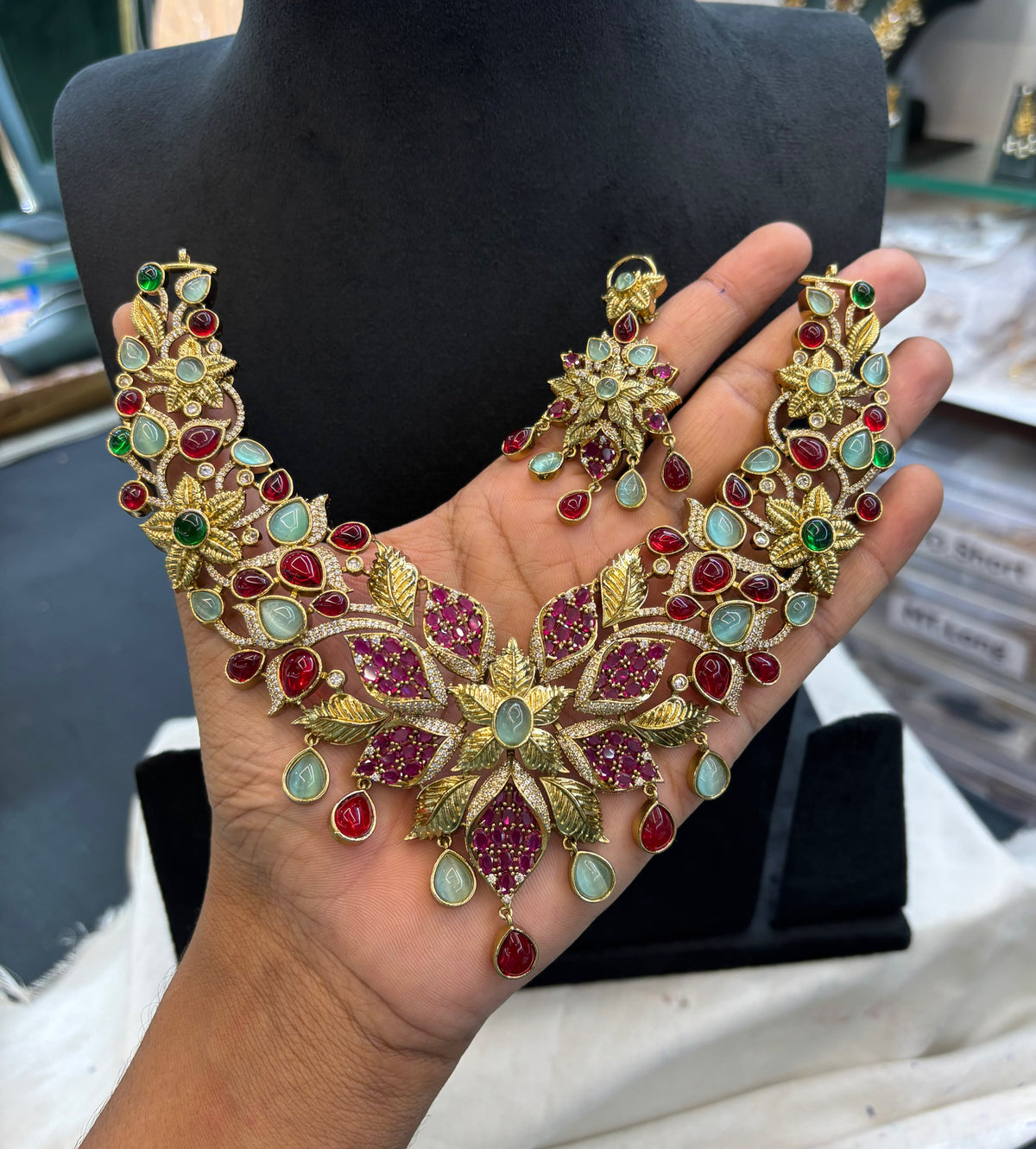 mehndi-polish-moissanite-stone-necklace-set