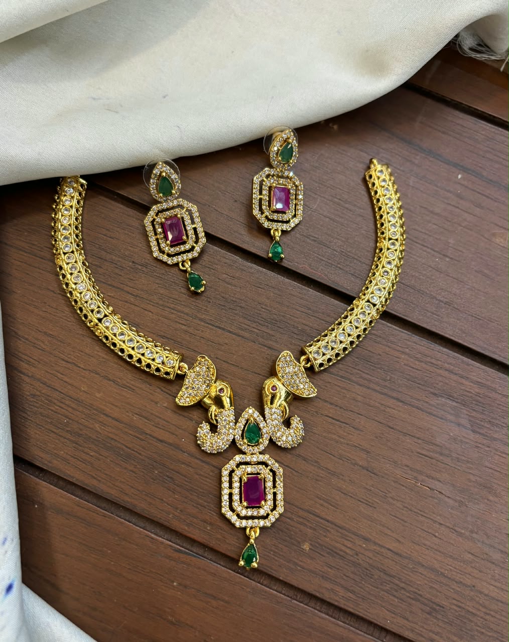 matt-finish-ad-stone-necklace-set