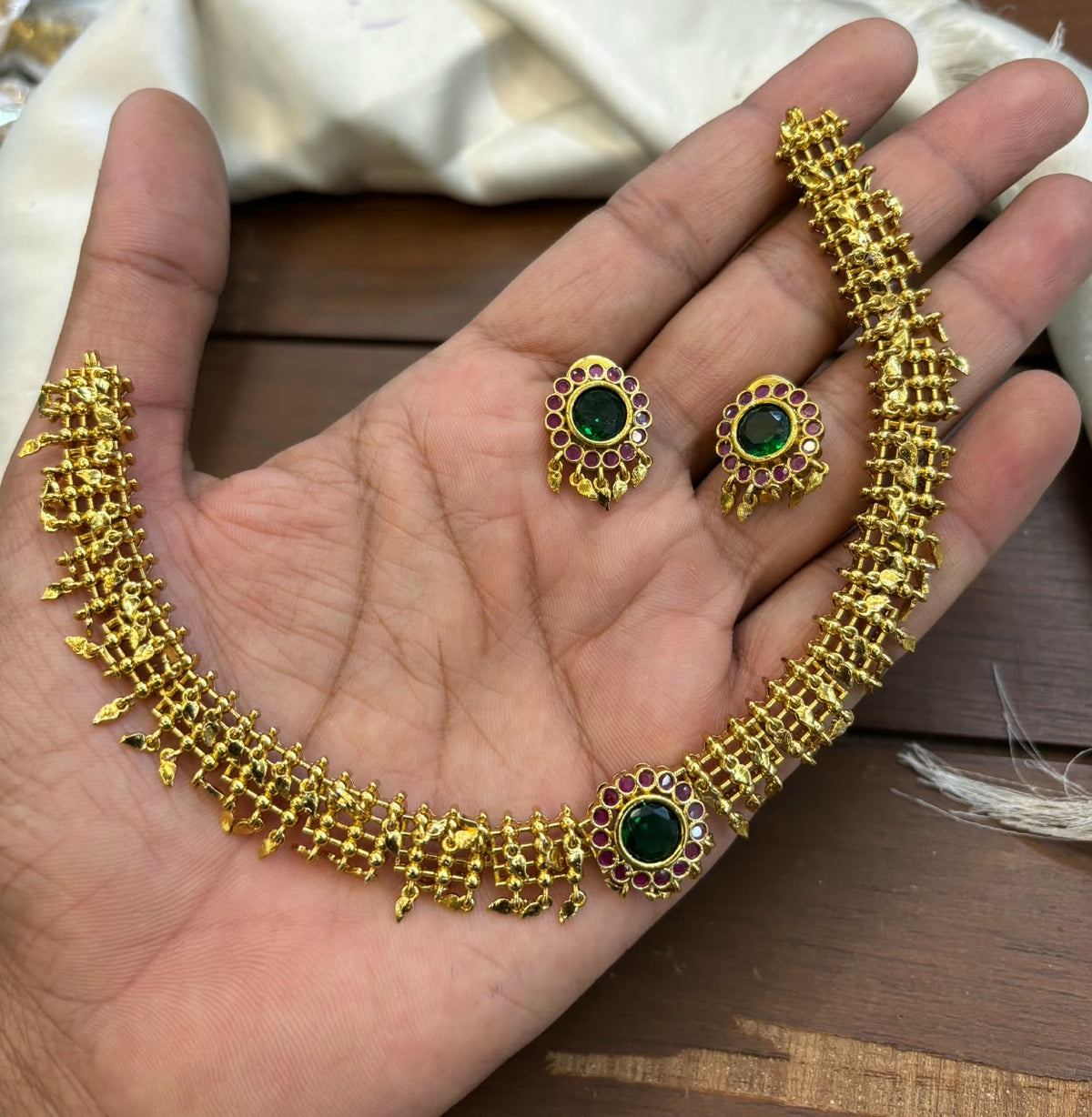 matt-finish-ad-stone-necklace-set