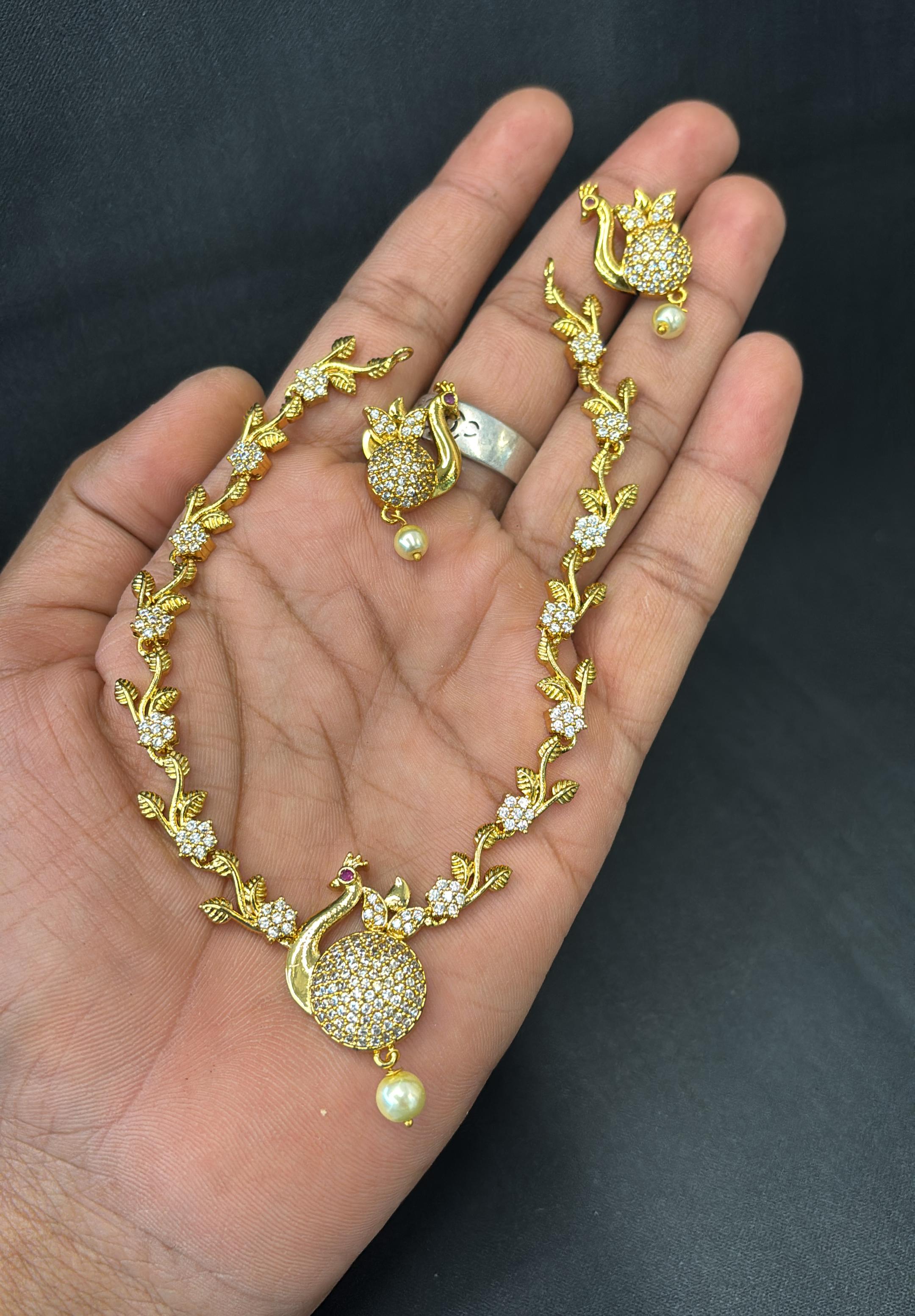 gold-finish-swan-design-necklace-set