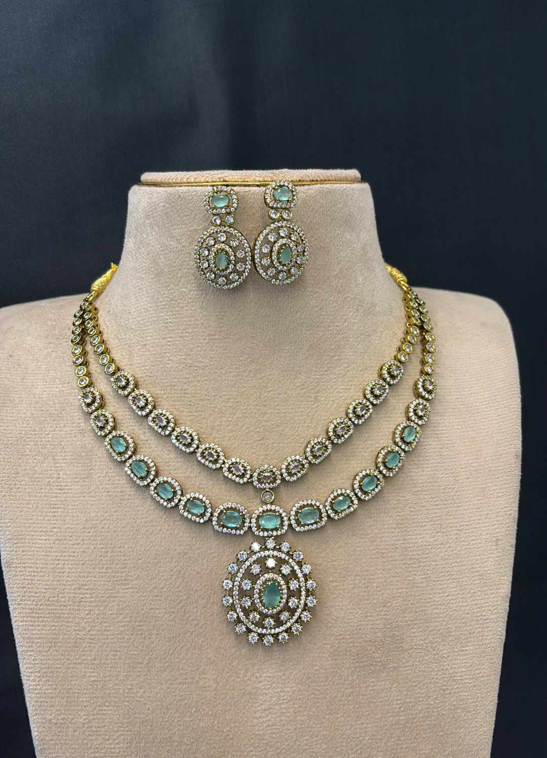 mehndi-polish-ad-stone-necklace-set