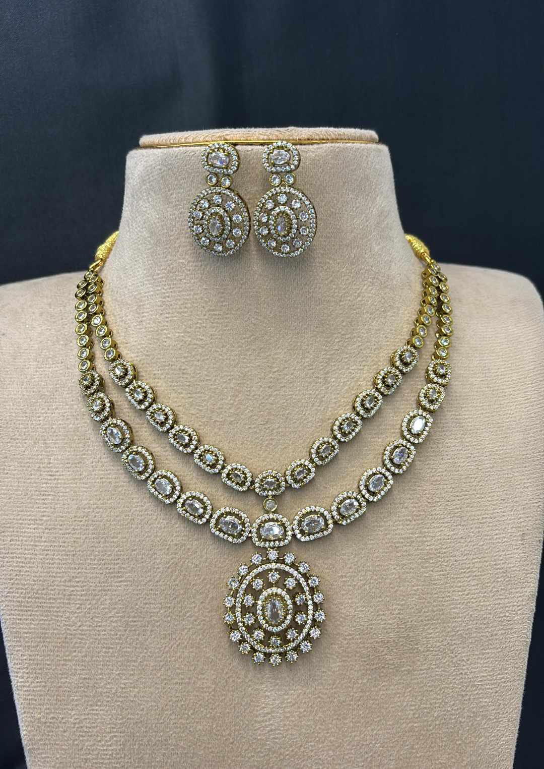 mehndi-polish-ad-stone-necklace-set