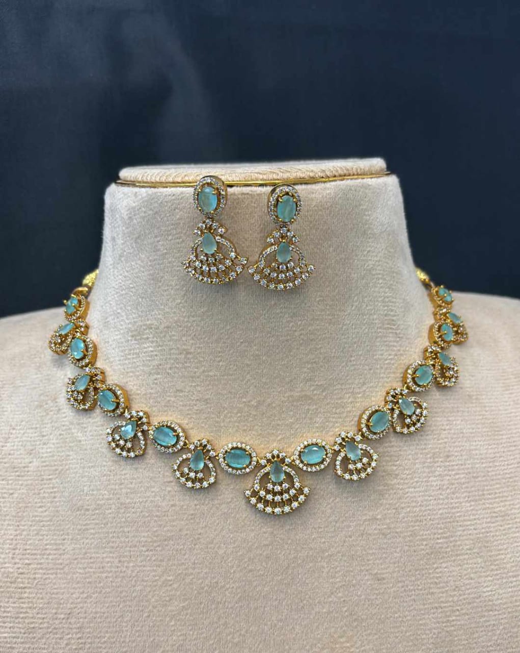 mehndi-polish-ad-stone-necklace-set