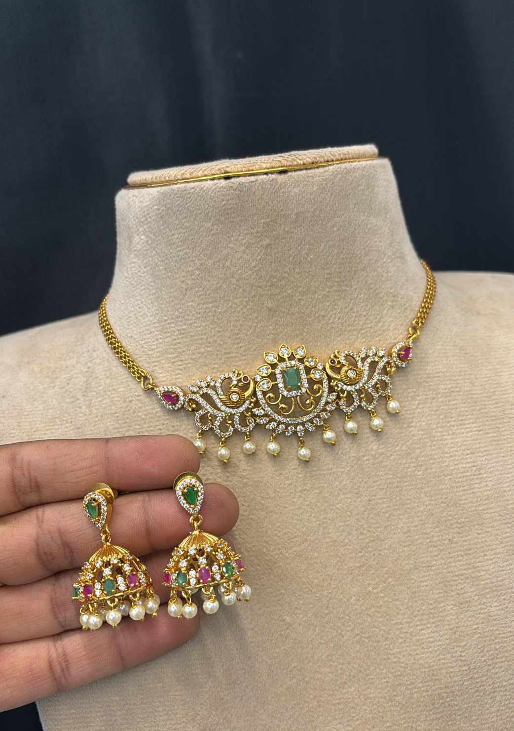 matt-finish-ad-stone-choker-set