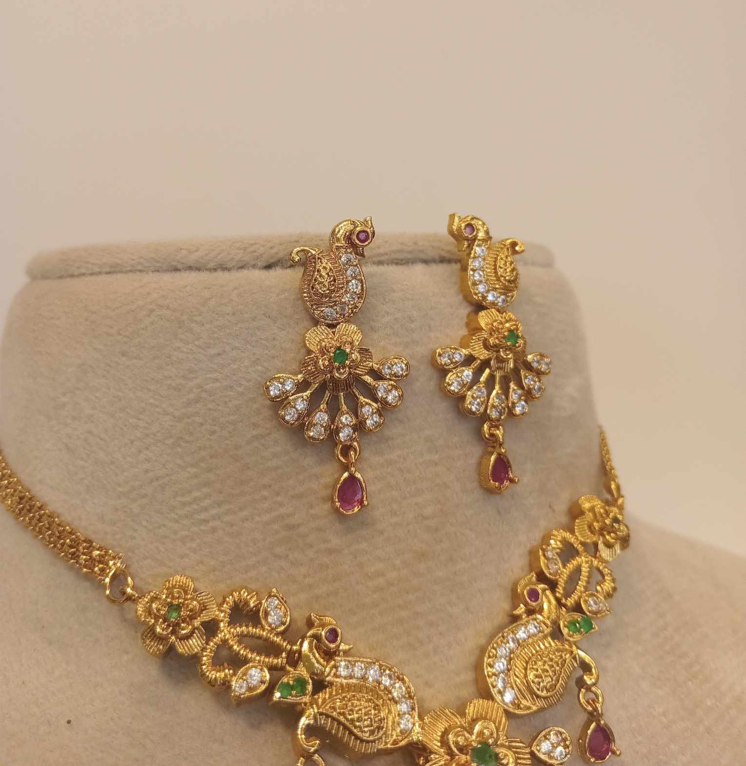 gold-finish-ad-stone-choker-set