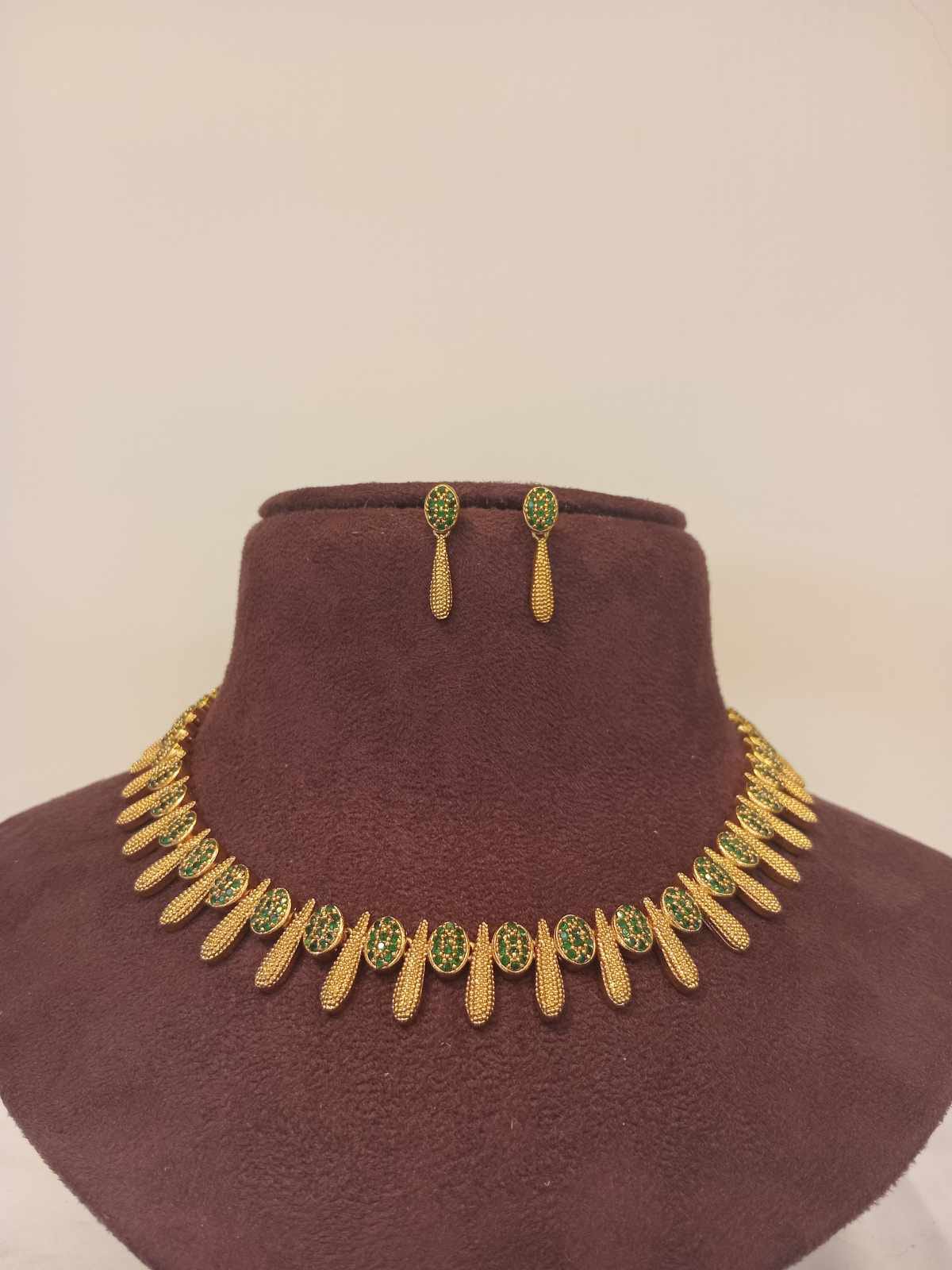 gold-finish-ad-stone-forming-jewelry