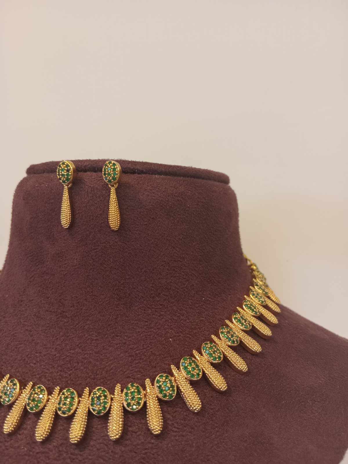 gold-finish-ad-stone-forming-jewelry