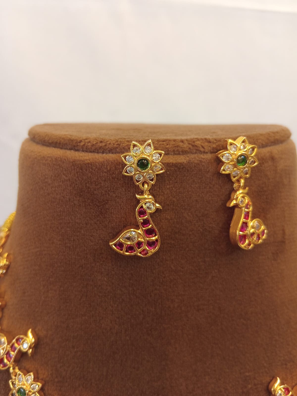 kemp-stone-swan-design-necklace-set