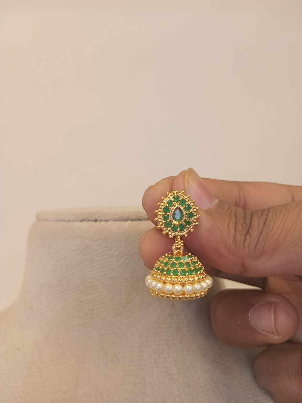 ad-stone-gold-polish-earrings