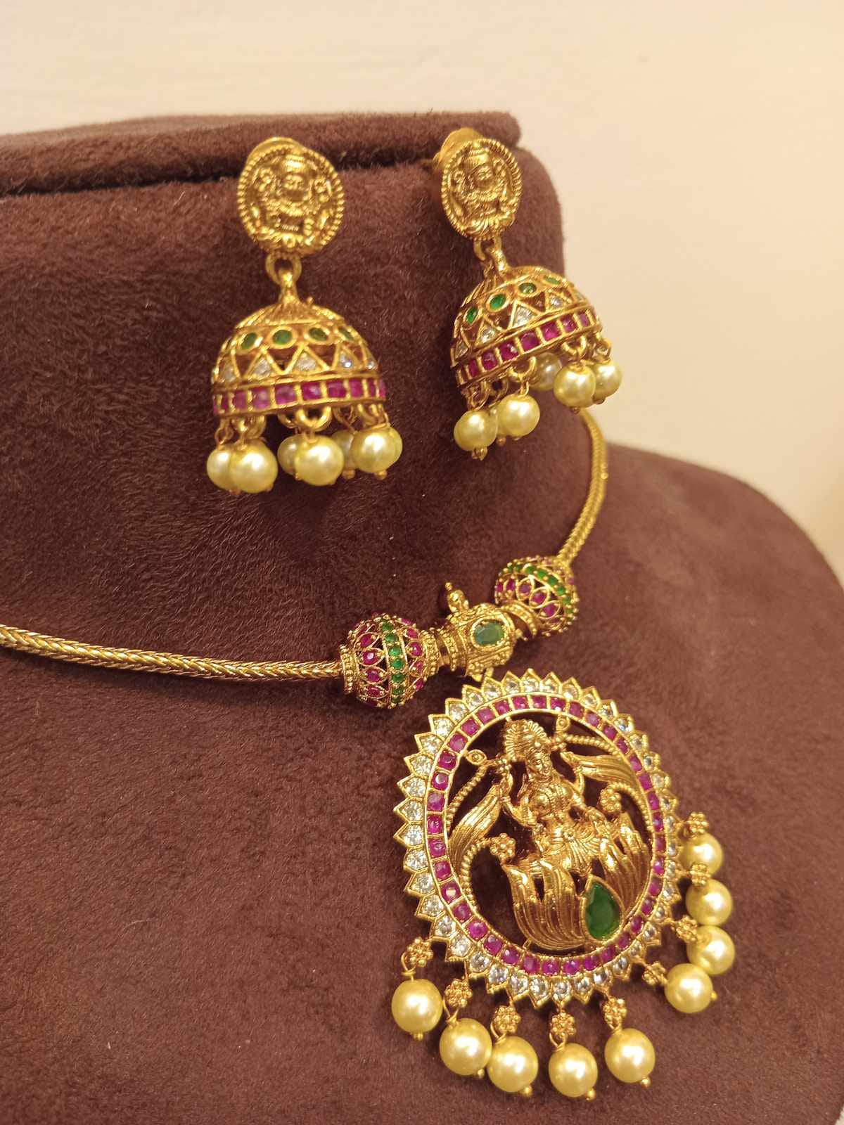 ad-stone-lakshmi-dollar-necklace-set
