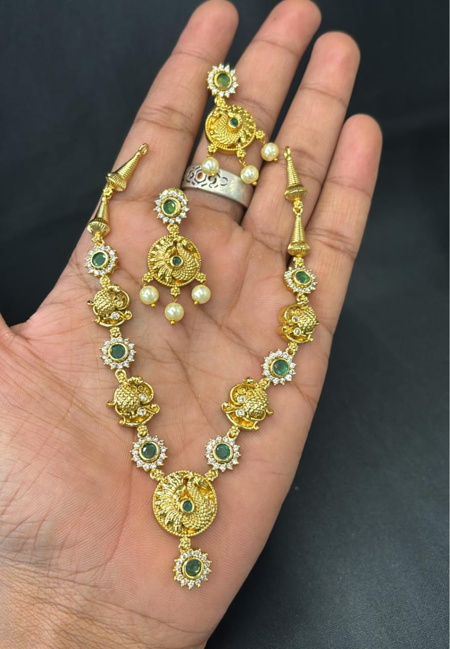 matt-finish-necklace-with-ad-stone