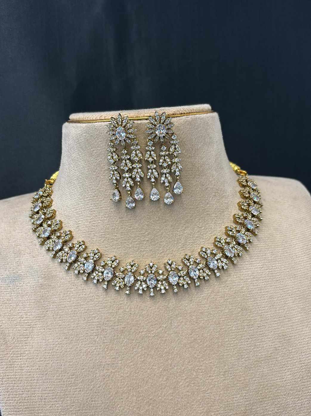 mehndi-polish-ad-stone-necklace-set