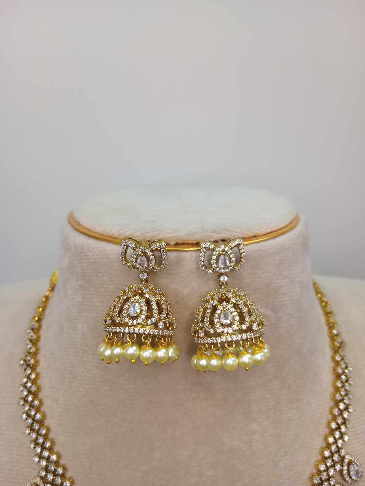 mehndi-polish-ad-stone-lotus-necklace-set