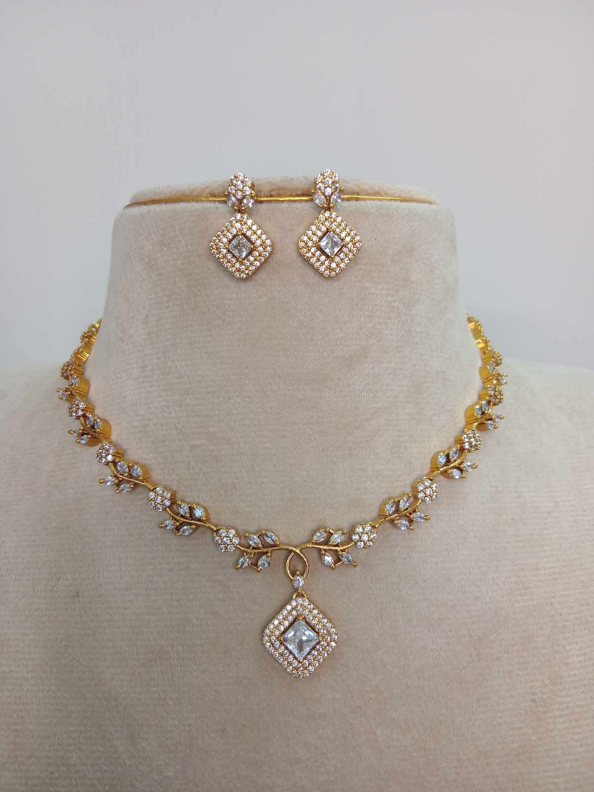 ad-stone-necklace-set