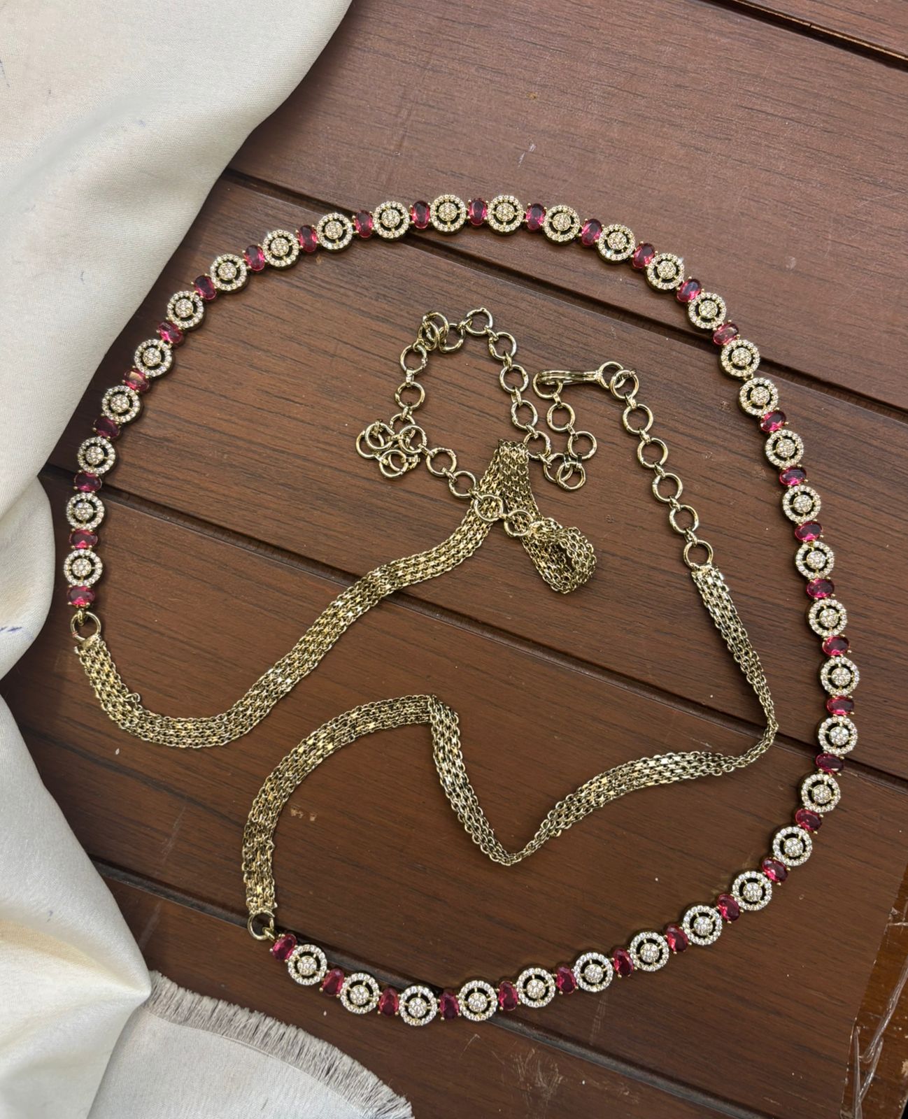 gj-polish-ad-stone-hip-chain