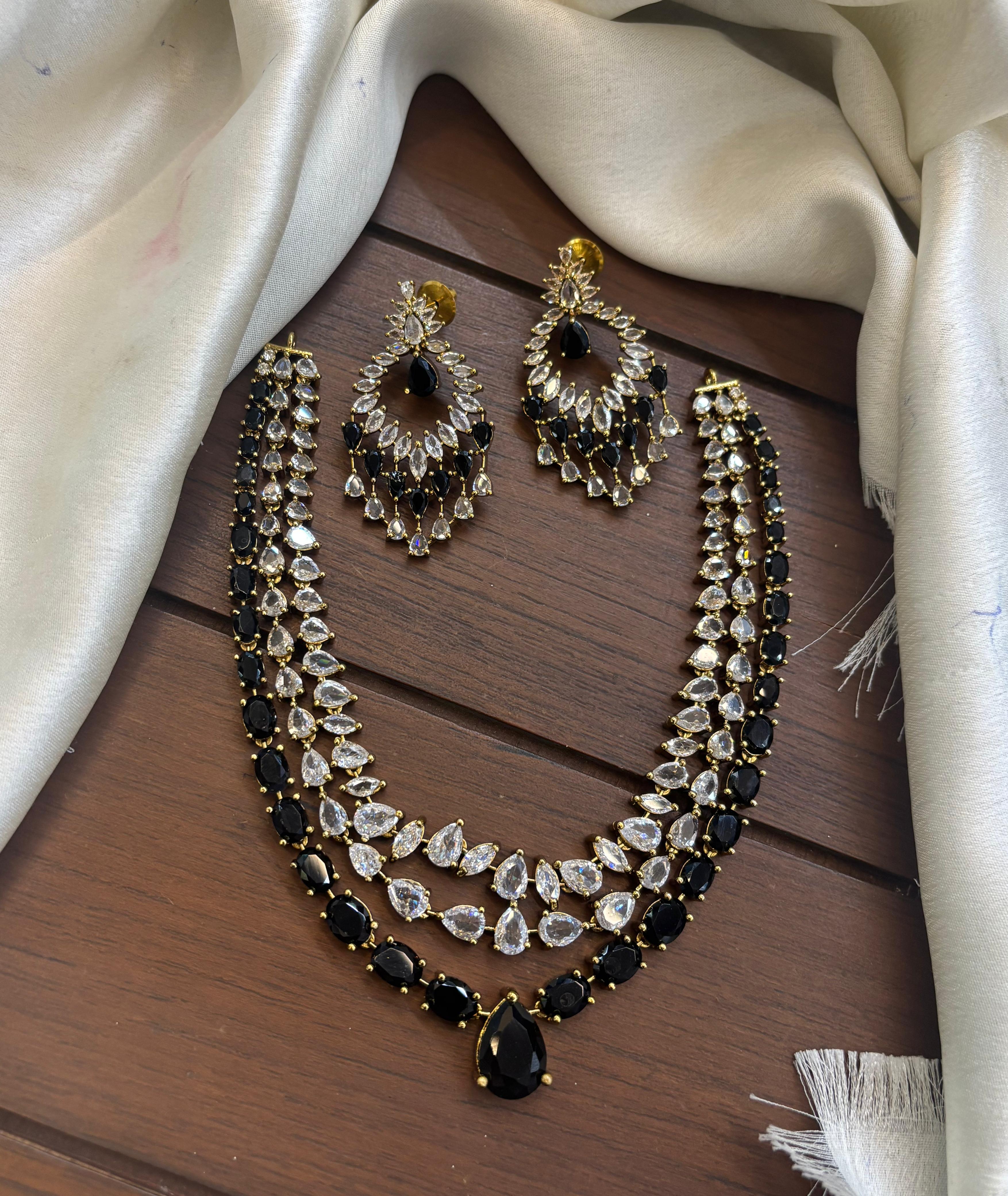 mehndi-polish-ad-stone-layer-necklace-set