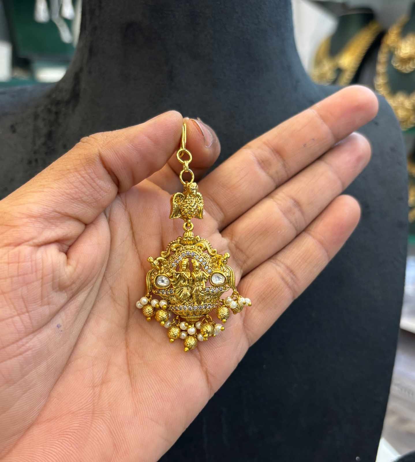 antique-radhe-krishna-ad-stone-chutti