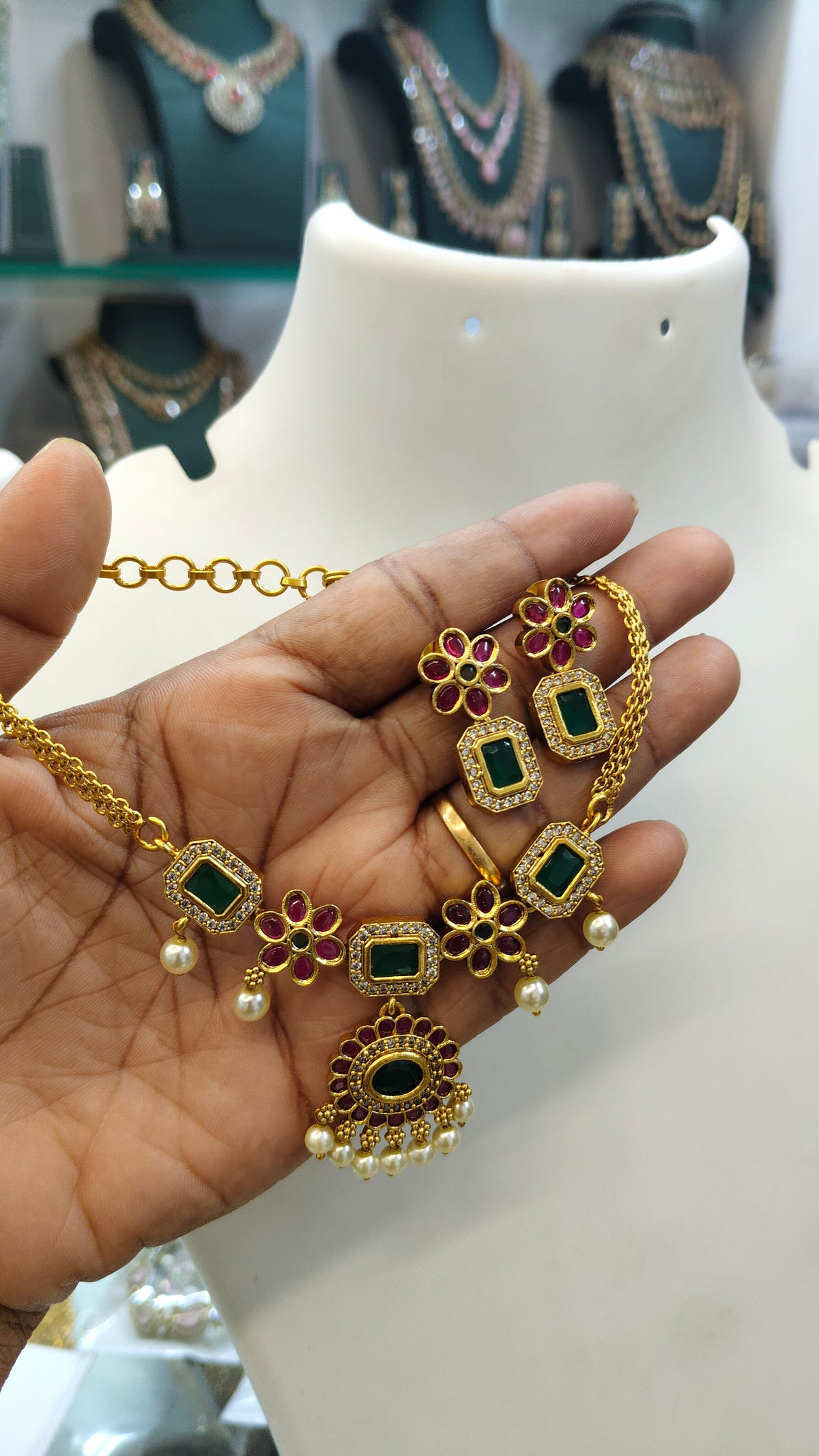 kemp-stone-necklace-set